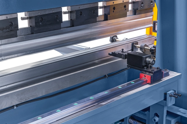 AKPL 1300 x 30 Hydraulisk kantpresse Bernardo 