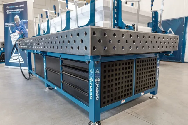 GPPH EXPERT 1500x1480 mm Ø28 100x100 mm Med verktøyoppbevaringssystem 