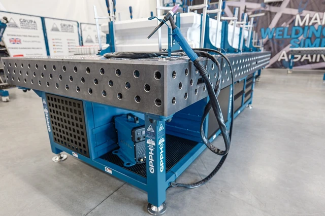 GPPH PLUS 2000x1000 mm Ø28 100x100 mm Med verktøyoppbevaringssystem 