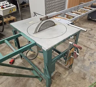 B&#229;ndsag, gj&#230;rsag og bordsag brukt 3 brukte tremaskiner