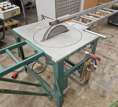 B&#229;ndsag, gj&#230;rsag og bordsag brukt 3 brukte tremaskiner