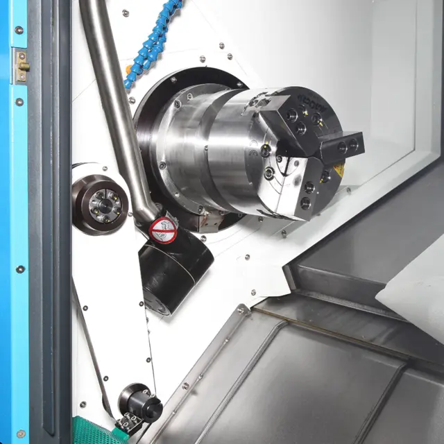 Tornado SL25 MSY C-akse dreiesenter Colchester 