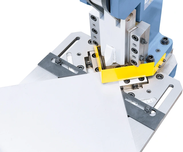 AK 100  Manuell stanse Bernardo 