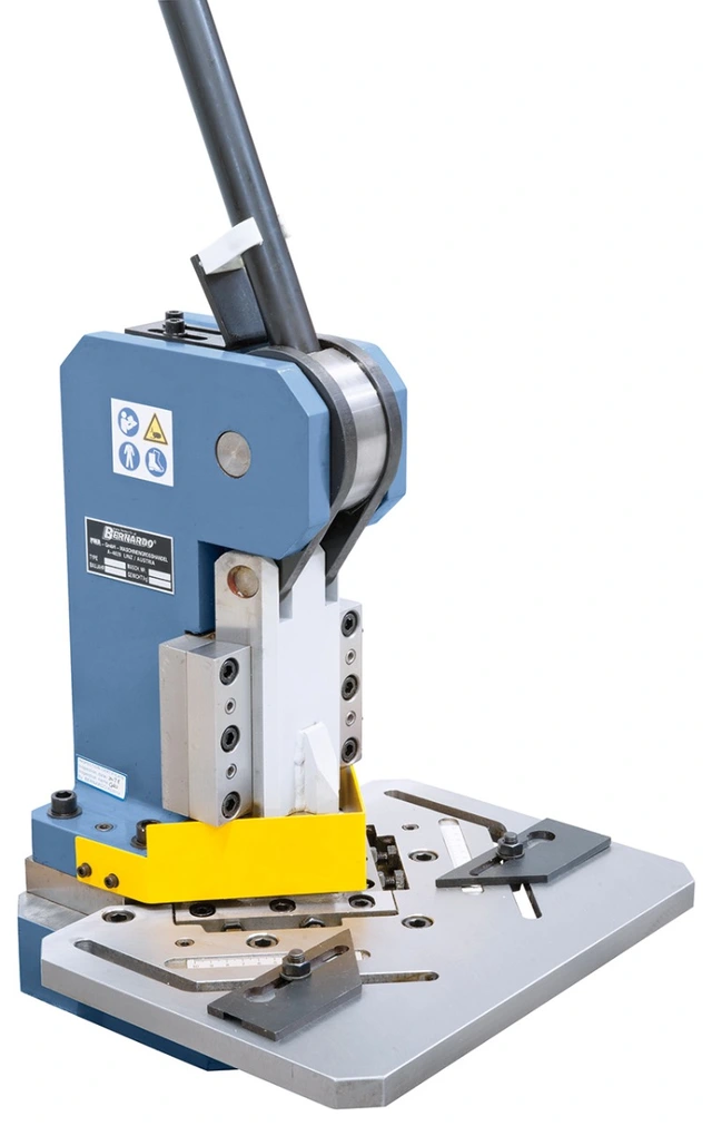 AK 100  Manuell stanse Bernardo 