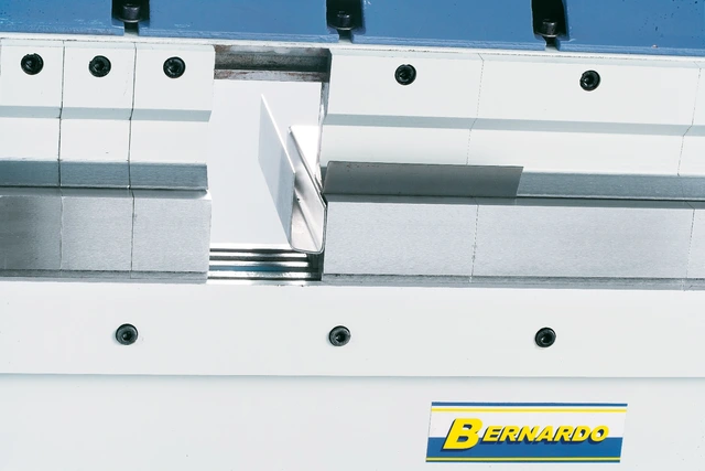 B 1050 BOX Manuell Segmentknekke Bernardo 