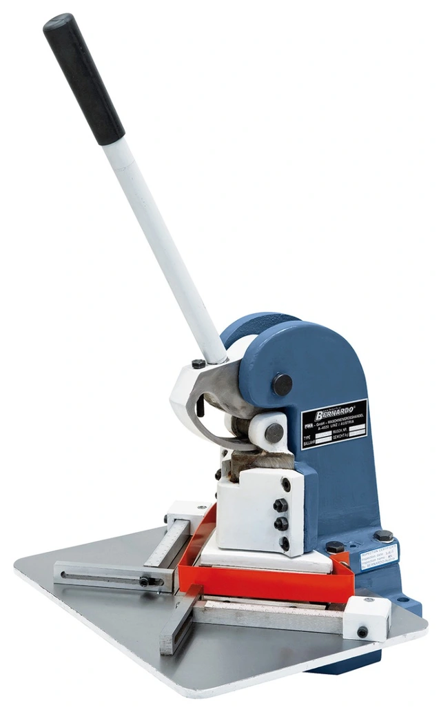 AK 125 Manuell stanse Bernardo 